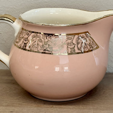 Milk jug - Villeroy &amp; Boch Mettlach - in pink with gold-colored decoration and text 'NOUS DEUX'