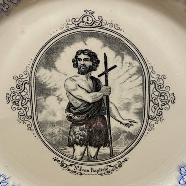 Dekoteller / Speiseteller - Boch Frères Keramis - Dekor St. Jean Baptiste in schwarz/weiß - mit blau/weißem Blumenrand