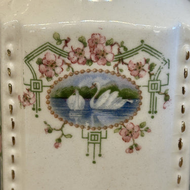 Karaf / Fles - ongemerkt - Art Nouveau/Jugendstil met décor van zwanen omgeven door rozen - opdruk VINAIGRE