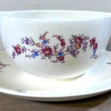 Gravy boat / Sauce boat - model with 2 spouts - Petrus Regout - decoration with small roses and scattered flowers