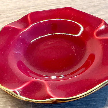 Aschenbecher - kleines Modell - Boch - Dekor in Burgunderrot mit goldfarbenem Rand