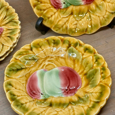 Dessertteller - Sarreguemines - aus Majolika/Barbotine mit Apfelbildern