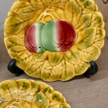Dessertteller - Sarreguemines - aus Majolika/Barbotine mit Apfelbildern
