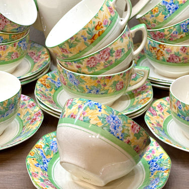 Dinnerware - 15-piece - Tudorware Barker Bros Ltd. - Staffordshire England - CHINTZ decor with lighter accents
