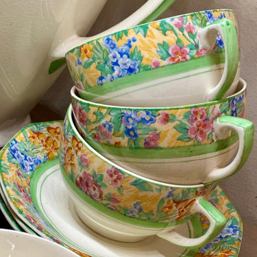 Dinnerware - 15-piece - Tudorware Barker Bros Ltd. - Staffordshire England - CHINTZ decor with lighter accents