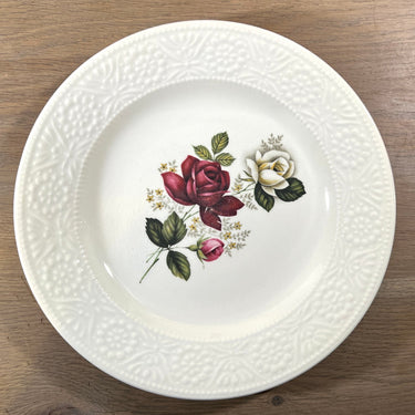 Essteller / Speiseteller - Boch - Dekor mit einer dunkelroten Rose und rosa/weißen Rosenknospen