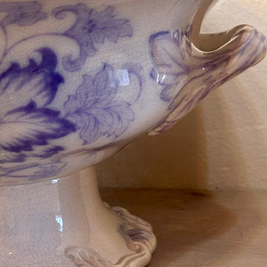 Scale - deeper model on foot - L&amp;A (Lockart &amp; Arthur - Pollokshaws Scotland) - DALIAH decor in lilac/mauve