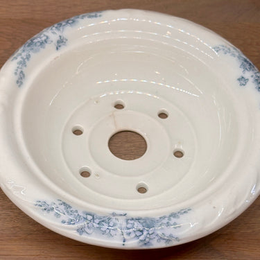 Treef - kleiner, rond, model voor een ronde zeepbak - uitgevoerd in blauw/petrol met bloemetjes aan de rand