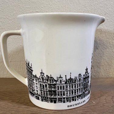 Milk jug - Villeroy &amp; Boch - Made in Luxembourg - decor of Brussels Grand Place/Grote Markt in black/white