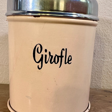 Voorraadblik - klein model - Brabantia Nederland - uitgevoerd in kleur tussen zalmroze en crème (of verkleurd?) - opschrift in Frans GIROFLE