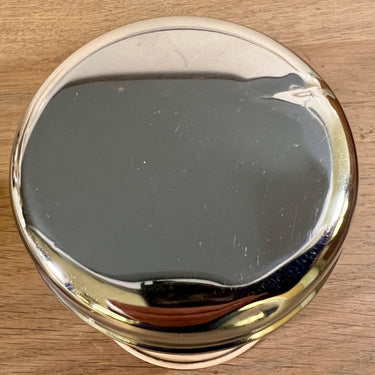 Voorraadblik - klein model - Brabantia Nederland - uitgevoerd in kleur tussen zalmroze en crème (of verkleurd?) - opschrift in Frans CANELLE