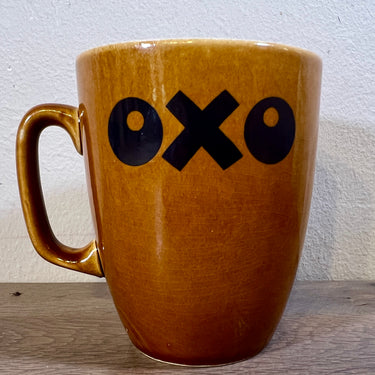 Soepmok / Soepbeker - ongemerkt (waarschijnlijk Boch) - uitgevoerd in bruine kleur met blauwe letters OXO