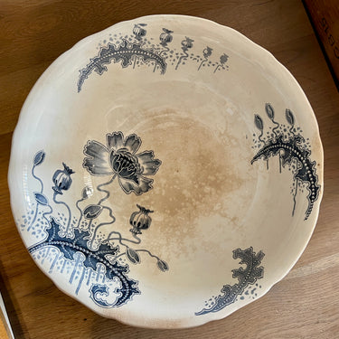 Saladeschaal / Aardappelschaal - Societe Ceramique Maestricht - décor MORPHÉÉ uitgevoerd in grijs-blauw