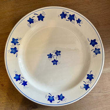 Schale / Teller - größeres, flaches, rundes Modell - Boch - MERCURE Dekor in Blau mit Stern/Blatt