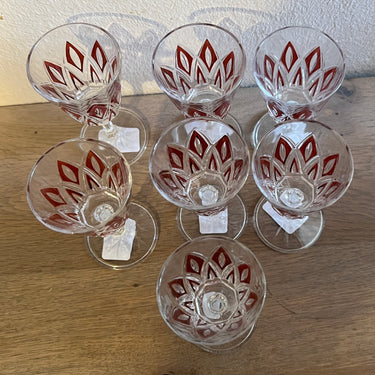 Liqueur glass / Shot glass on foot - VMC Reims (Verreries Mècaniques Champenoises) - Harlequin in red