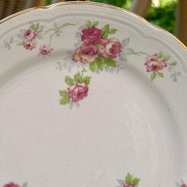 Frühstücksteller / Dessertteller - Boch - Dekor mit rosa und gelben Rosen und goldfarbenem, gewelltem Perlenrand