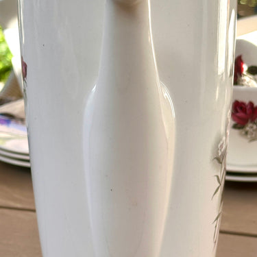 Kaffeekanne / Kaffeepott - Boch Frères - Dekor POMPADOUR mit roten Rosen und weißen Blumen - Form VEDETTE