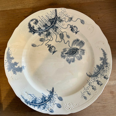 Schaal / Serveerschaal - plat, groot rond, model - Societe Ceramique Maestricht - décor MORPHÉE uitgevoerd in grijs-blauw