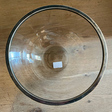 Nestschaal - ongemerkt - uitgevoerd in vrij dik glas met een chrome omranding - groter model