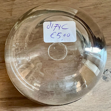 Nestschaal - gemerkt maar onleesbaar - uitgevoerd in vrij dik glas met een chrome omranding - klein model