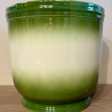 Cachepot / Ompot - ongemerkt (Boch?) - décor uitgevoerd in crème en groen met een paar reeën