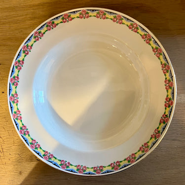 Tiefer Teller / Suppenteller / Pastateller - Boch La Louvière - Form PARIS - Dekor mit rosa Rosen und einer gelb-blau-grünen Girlande am Rand