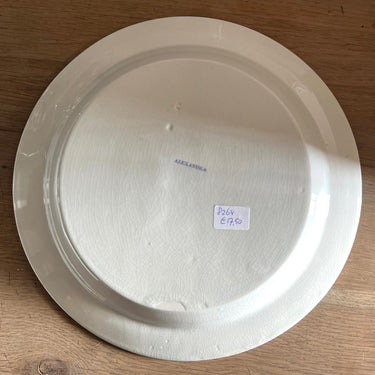 Schaal / Bord - groter, rond en iets hoger, model - ongemerkt (waarschijnlijk Engels) - voorzien van naam ALEXANDRA (décor of vorm) en uitgevoerd in lila/paars