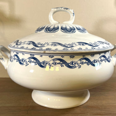 Terrine / Deckelschale – großes Modell – Boch – RUBAN Dekor in Blau