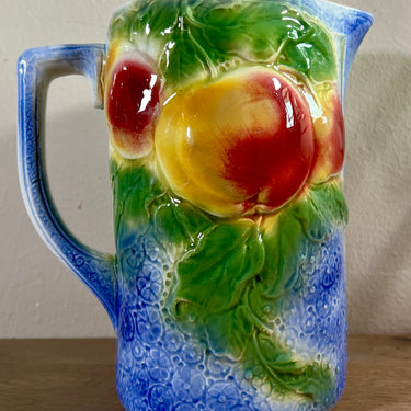Water jug ​​/ Wine jug / Juice jug - Made in France - model POMMES - barbotine decoration with apples/fruits