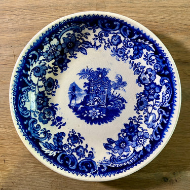 Teller/Untertasse – tieferes Modell – Boch Frères – Dekor FONTAINE in Blau