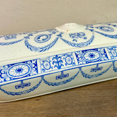 Comb box - blind mark in wyber form (English?) - decoration in blue with garlands
