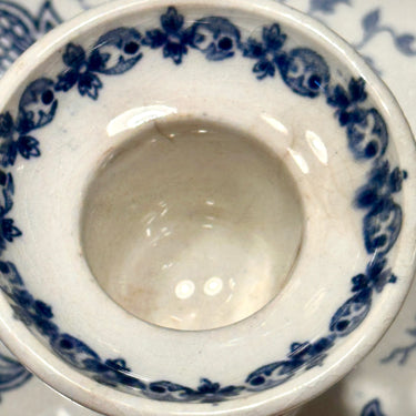 Kandelaar / Boudoir kandelaar / Chamber stick - ongemerkt - décor van blauwe, gestileerde bloemen en gebloemde rand