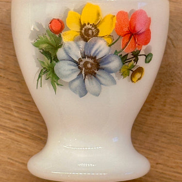 Eierdop - Arcopal - model ANÈMONES met décor van anemonen in geel, oranje en violet