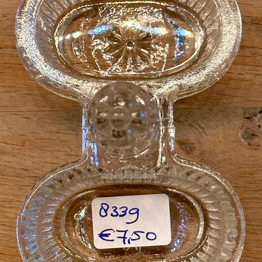 Peper- en zout vaatje uitgevoerd in blank, geperst, glas - handgreep in het midden - ongemerkt