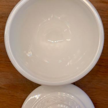 Sugar bowl / Bonbonnière - unmarked - made of white opaline glass with relief