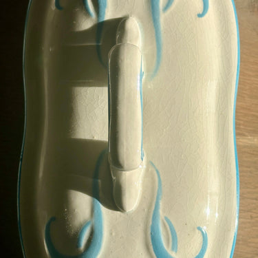 Kammenbak - Societe Ceramique Maestricht - model OCTOGONE - décor in relief, ingekleurd azuurblauw