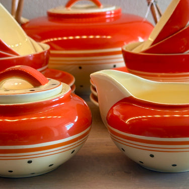 Theeservies - 9-delig - Checho-Slovakia - uitgevoerd in crème/oranje met zwarte stippen