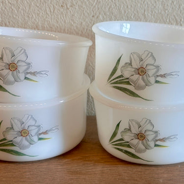 Ramequin / Oven dish - Arcopal - decoration with white flower and the inscription PALMAFINA