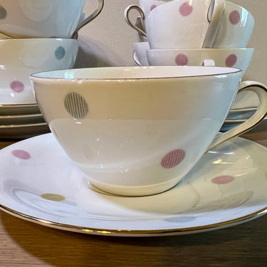 Kop en schotel - Seltmann Weiden Bavaria - uitgevoerd porselein met polka dot decor ISOLDE in verschillende kleuren en goudkleurige accenten
