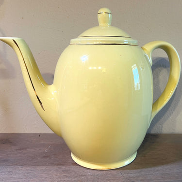 Coffee pot / Teapot - Torgau (Germany) - finished in yellow with gold-colored stripes