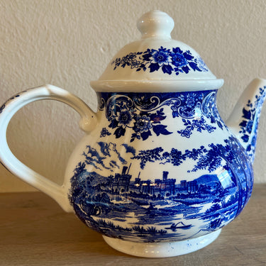 Teapot - Broadhurst Staffordshire - Ironstone - made in England - decor FISHERMAN/THE ENGLISH SCENE in blue