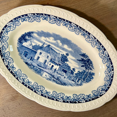 Schaal / Bord - groter, ovaal, model - Societe Ceramique Maestricht - decor BOERENHOEVE uitgevoerd in blauw
