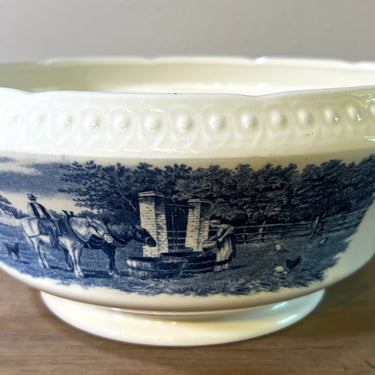 Saladeschaal / Aardappelschaal - Societe Ceramique Maestricht - decor BOERENHOEVE uitgevoerd in blauw