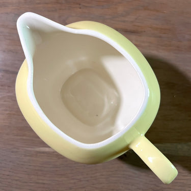 Milchkrug – Royal Sphinx – in Pastellgelb – eher rechteckiges Modell