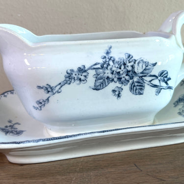 Gravy boat - Petrus Regout - MEIBLOEM decor with rectangular attached underplate in blue
