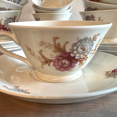 Kop en schotel - Mosa (stempel 5 bogen = 1930-1940) - decor van roze en witte chrysanten