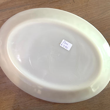 Schaal / Bord - ovaal, plat, model - Fire-King Oven Ware - Made in U.S.A - uitgevoerd in melkglas met gegolfde rand