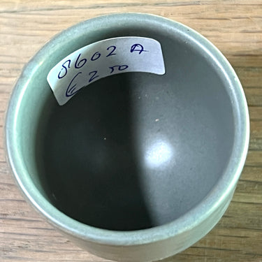 Eierdop - Flora Gouda Holland - uitgevoerd in grijs gekleurd plateel