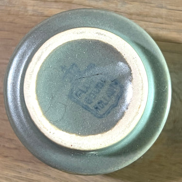 Eierdop - Flora Gouda Holland - uitgevoerd in grijs gekleurd plateel