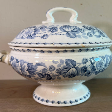 Dekschaal / Terrine - klein model - Societe Ceramique Maestricht - decor MURES uitgevoerd in lichtblauw/oud-blauw
